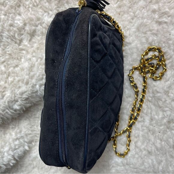 Vintage L.J.Simone Navy Blue quilted Suede crossbody bag gold tone chain accent. - Picture 6 of 12